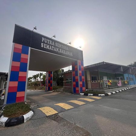 Отель Putra Sentosa Retreat Camp, Sematan Экстерьер фото
