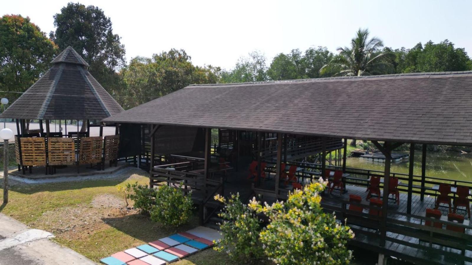 Отель Putra Sentosa Retreat Camp, Sematan Экстерьер фото