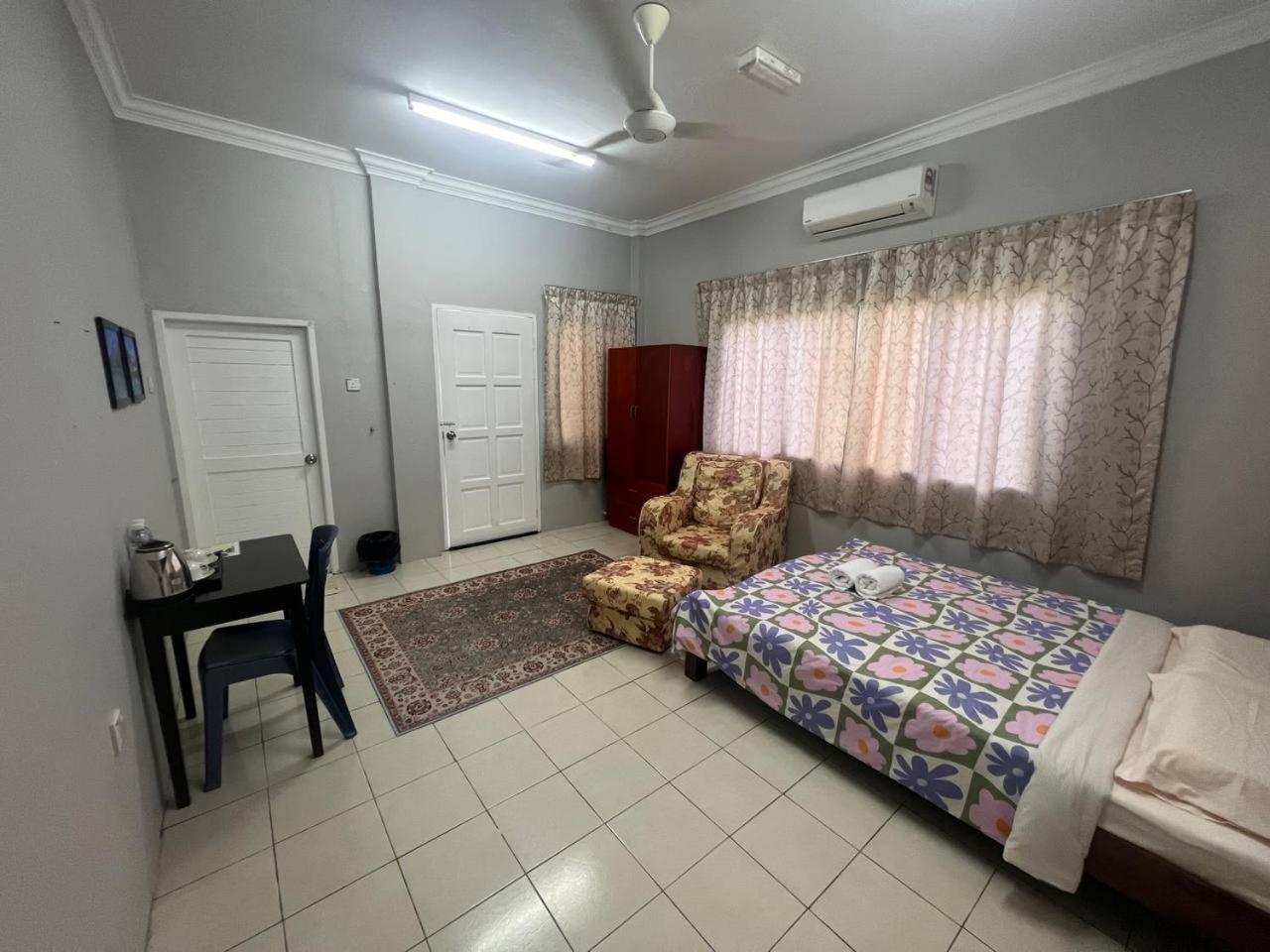 Отель Putra Sentosa Retreat Camp, Sematan Номер фото