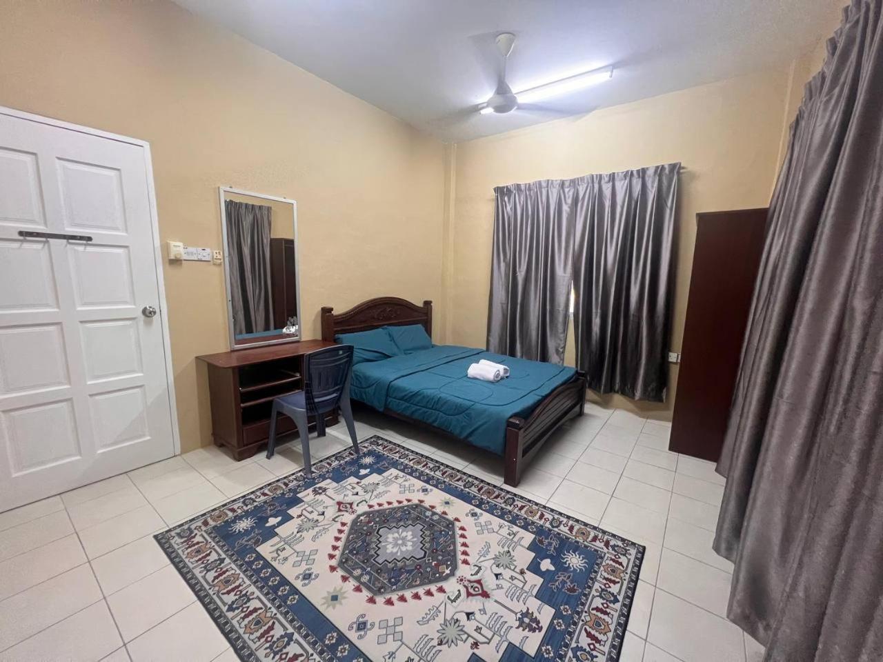 Отель Putra Sentosa Retreat Camp, Sematan Номер фото