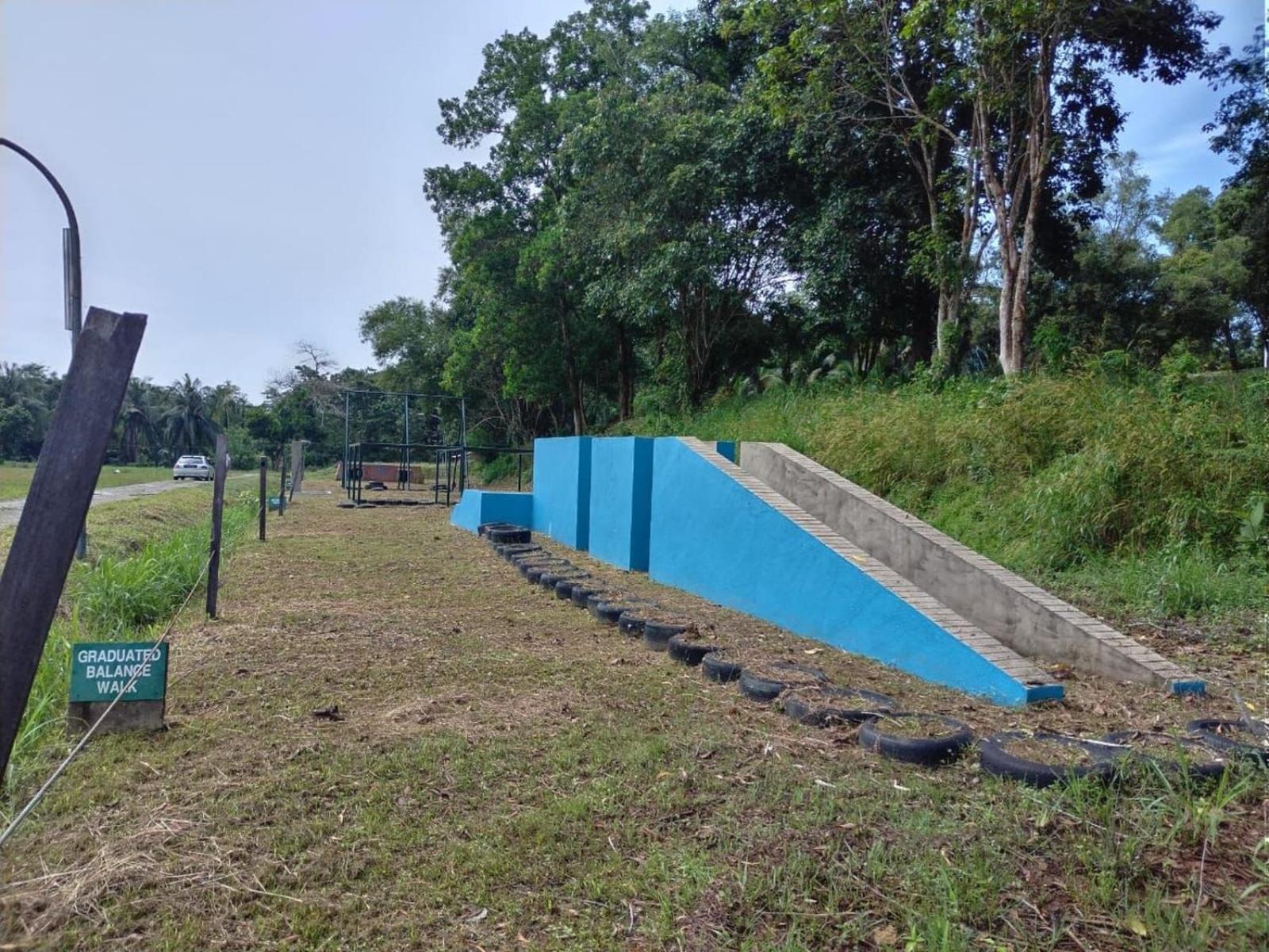 Отель Putra Sentosa Retreat Camp, Sematan Экстерьер фото