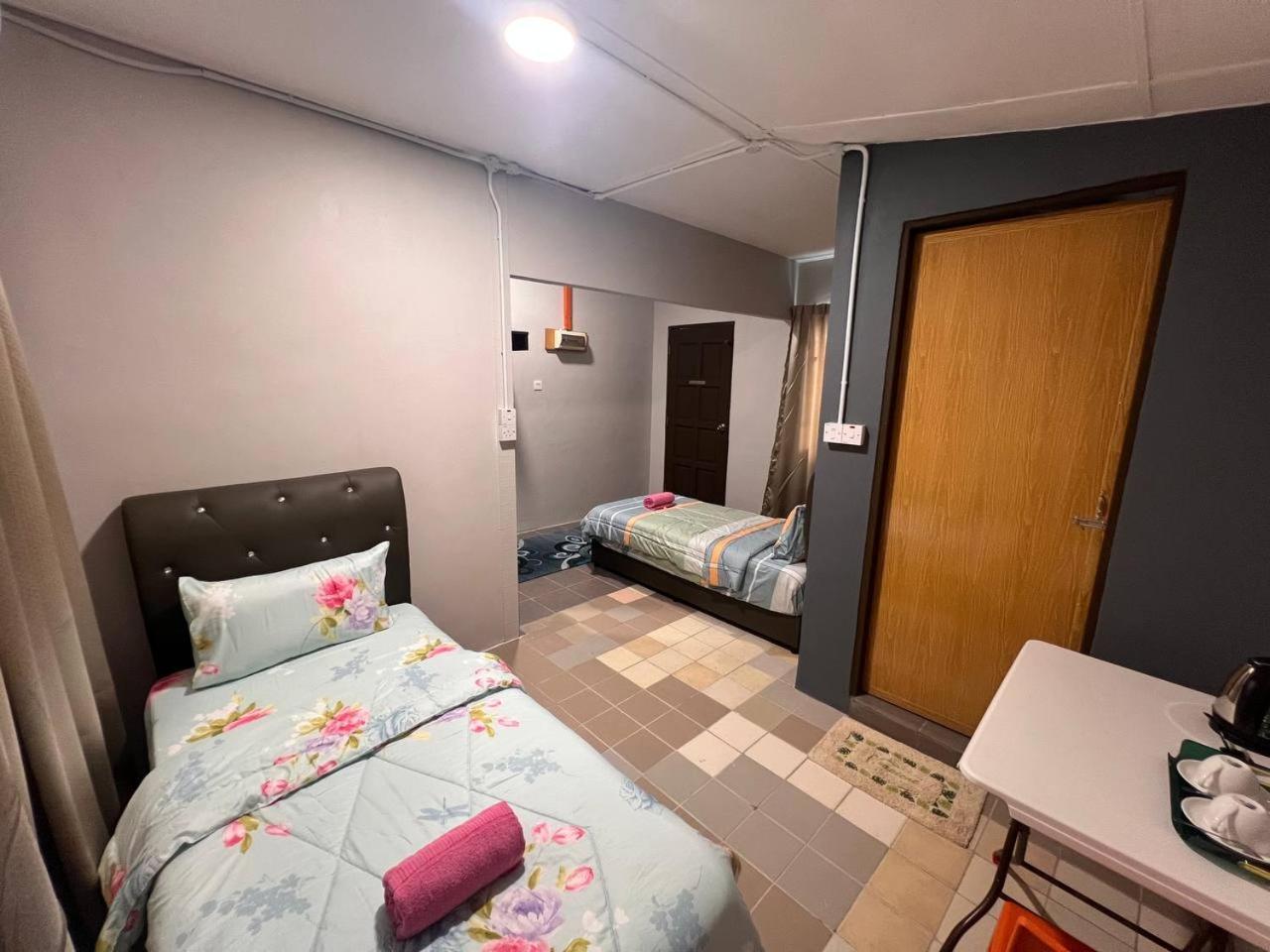 Отель Putra Sentosa Retreat Camp, Sematan Номер фото