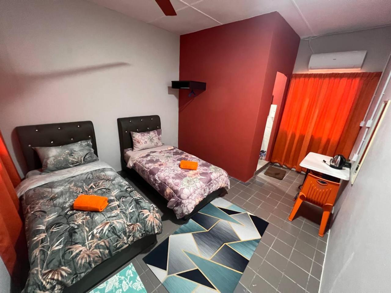 Отель Putra Sentosa Retreat Camp, Sematan Номер фото