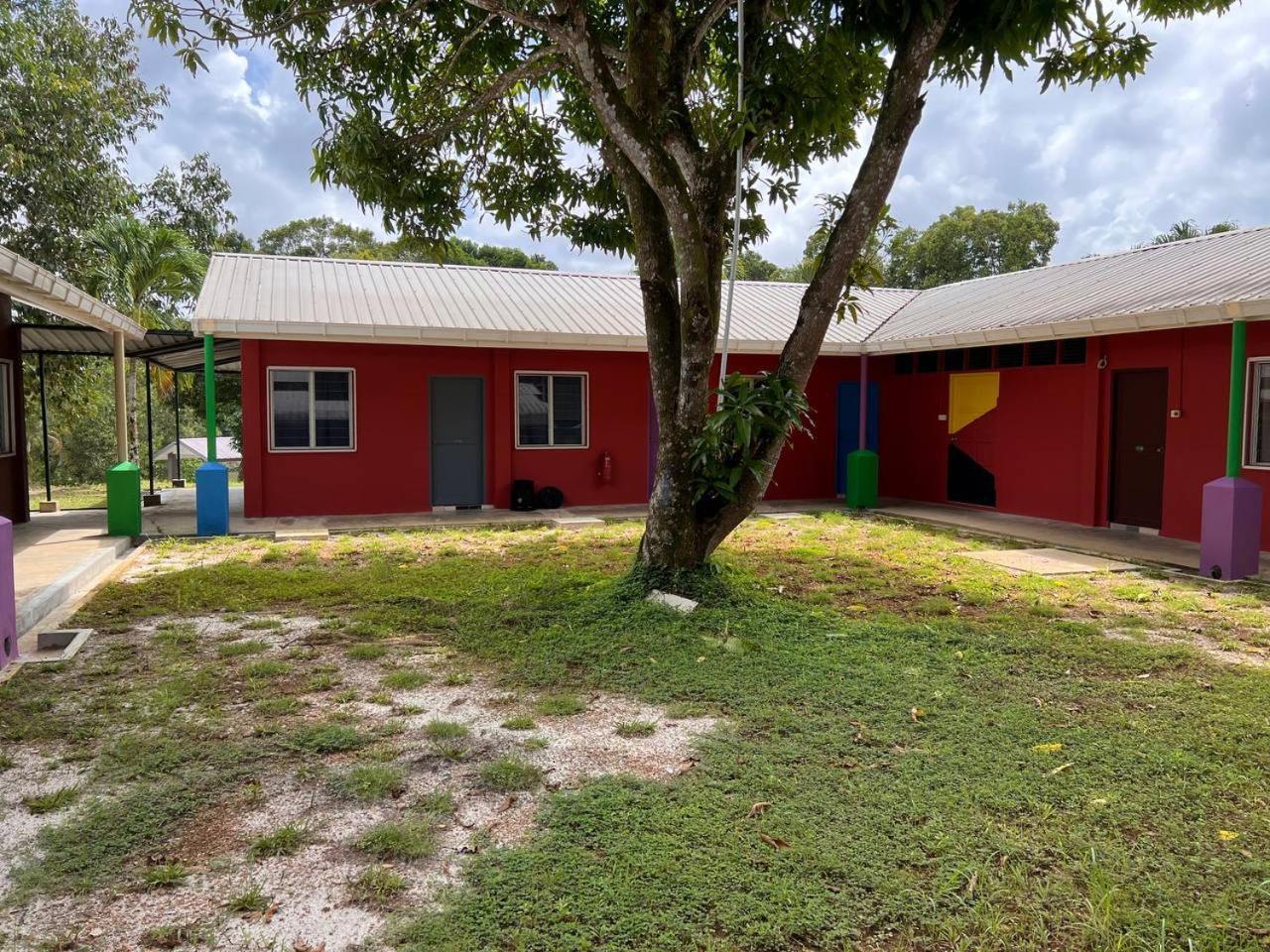 Отель Putra Sentosa Retreat Camp, Sematan Номер фото