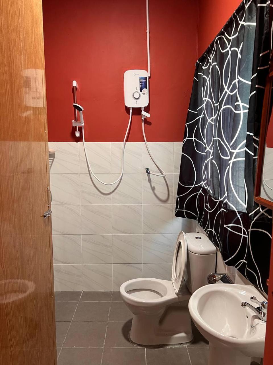 Отель Putra Sentosa Retreat Camp, Sematan Номер фото
