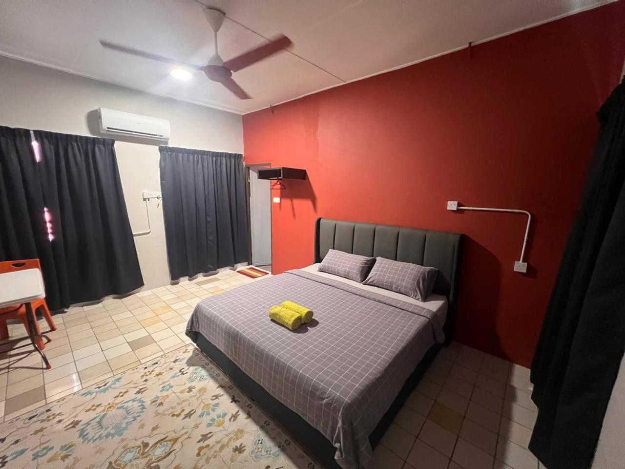 Отель Putra Sentosa Retreat Camp, Sematan Номер фото
