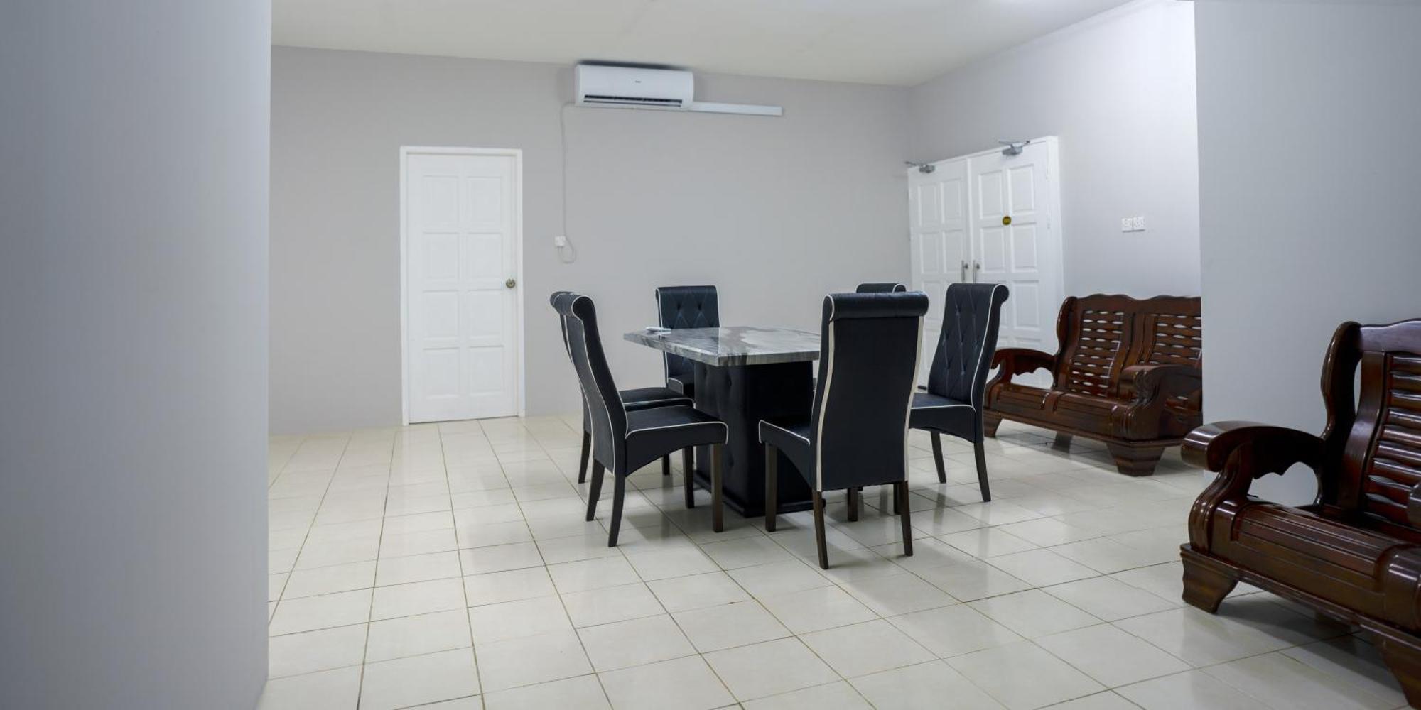 Отель Putra Sentosa Retreat Camp, Sematan Номер фото