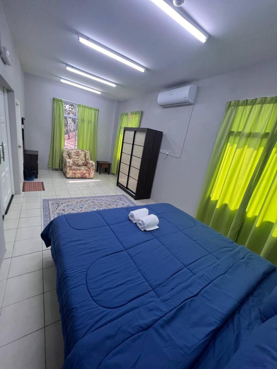 Отель Putra Sentosa Retreat Camp, Sematan Номер фото