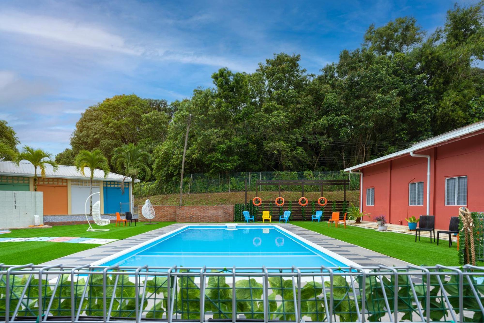 Отель Putra Sentosa Retreat Camp, Sematan Экстерьер фото