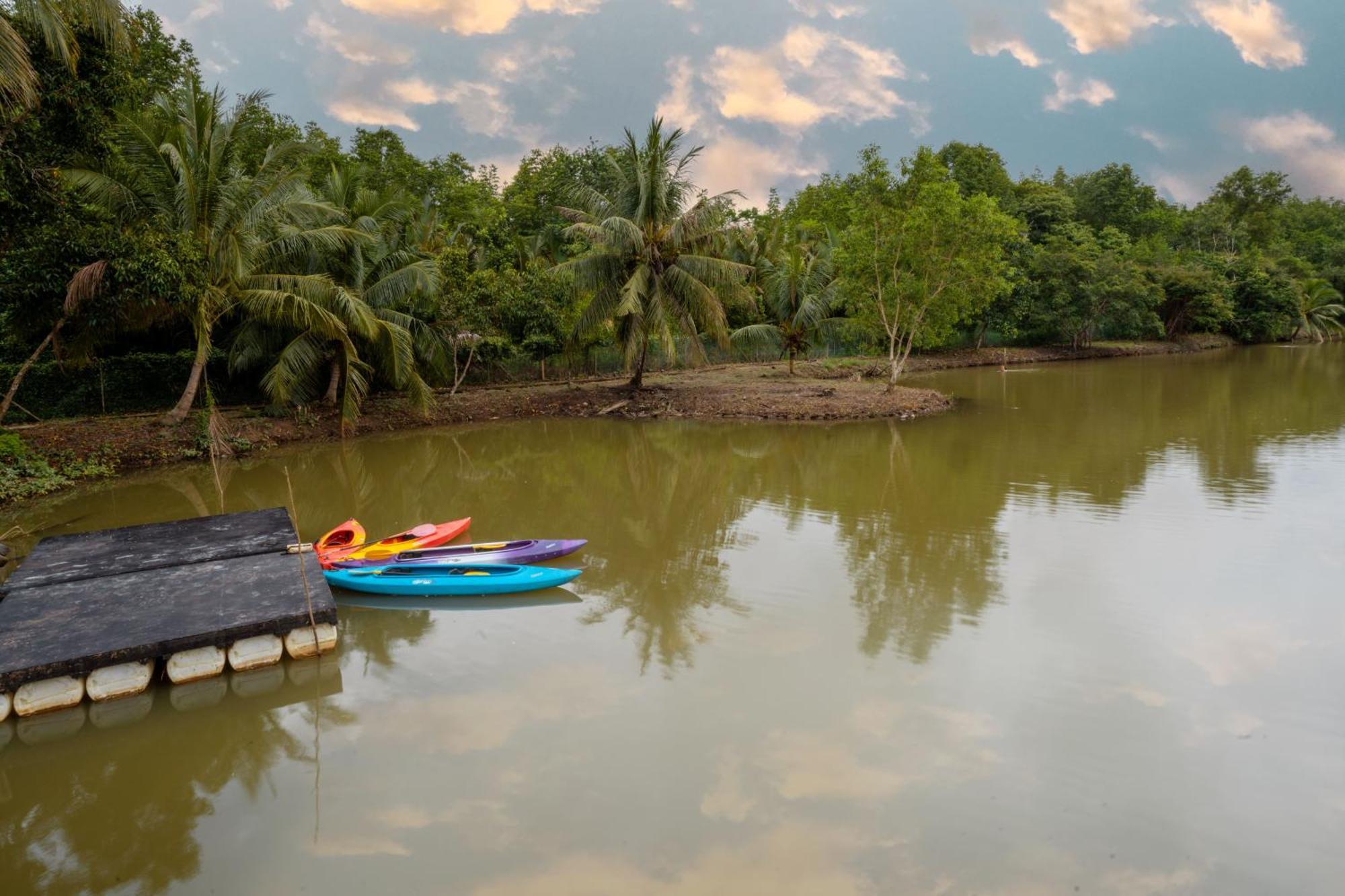 Отель Putra Sentosa Retreat Camp, Sematan Экстерьер фото